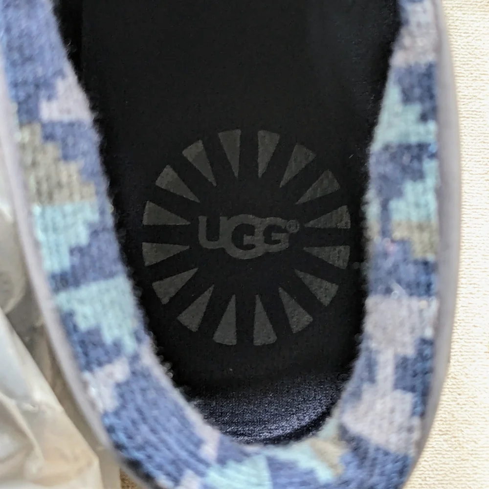 BNIB UGG K Canoe Reflective - size 6